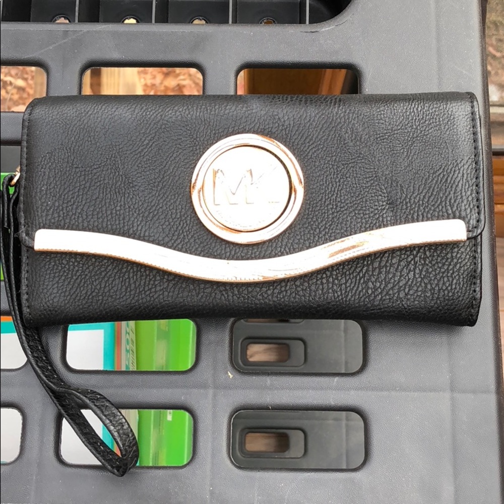 Michael Kors Wristlet Wallet
